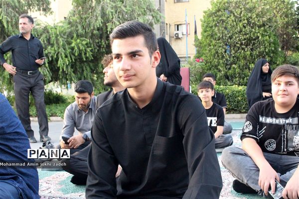 برگزاری مراسم قرائت زیارت عاشورا در یادمان شهید گمنام اداره‌کل آموزش و پرورش شهرستان‌های استان تهران