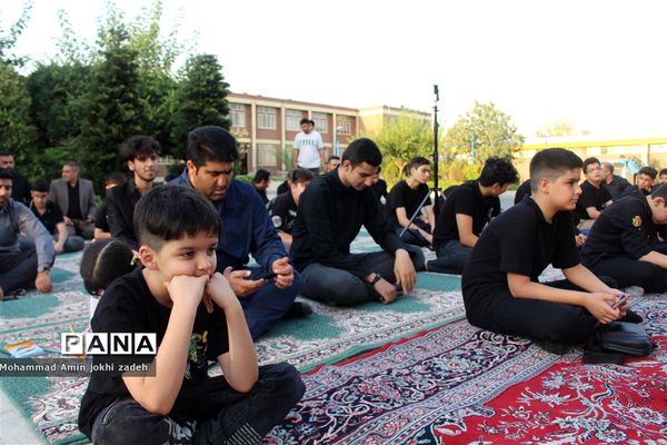 برگزاری مراسم قرائت زیارت عاشورا در یادمان شهید گمنام اداره‌کل آموزش و پرورش شهرستان‌های استان تهران