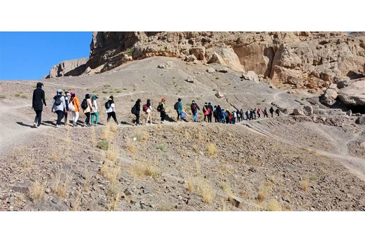 برگزاری دوره آموزش کوهنوردی برای دانش‌آموزان عضو سازمان دانش‌آموزی استان اصفهان