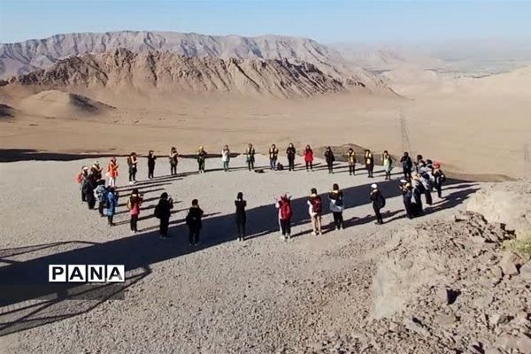 دوره آموزش کوهنوردی برای دانش‌آموزان عضو سازمان دانش‌آموزی استان اصفهان