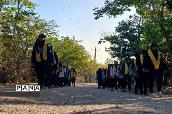 دوره آموزش کوهنوردی برای دانش‌آموزان عضو سازمان دانش‌آموزی استان اصفهان