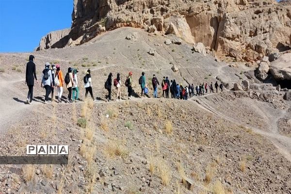 دوره آموزش کوهنوردی برای دانش‌آموزان عضو سازمان دانش‌آموزی استان اصفهان