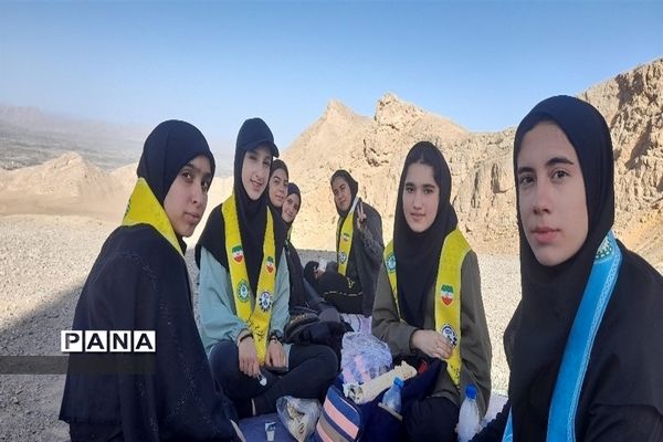 دوره آموزش کوهنوردی برای دانش‌آموزان عضو سازمان دانش‌آموزی استان اصفهان