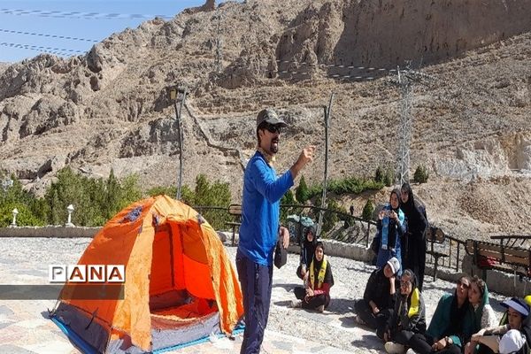 دوره آموزش کوهنوردی برای دانش‌آموزان عضو سازمان دانش‌آموزی استان اصفهان