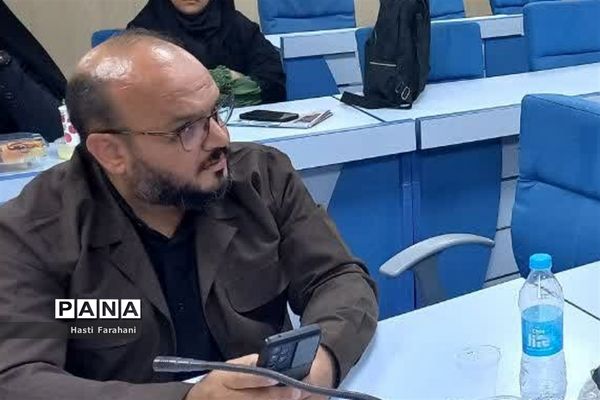 نشست صمیمانه فرماندار و بخشدار شهرستان‌قرچک با خبرنگاران و اصحاب رسانه