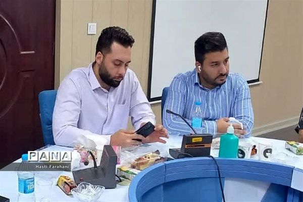 نشست صمیمانه فرماندار و بخشدار شهرستان‌قرچک با خبرنگاران و اصحاب رسانه
