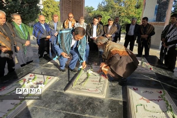 آیین عطر‌ افشانی و گل افشانی مزار شهدای مدافع حرم در شهرستان بجنورد