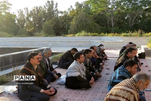 آیین عطر‌ افشانی و گل افشانی مزار شهدای مدافع حرم در شهرستان بجنورد