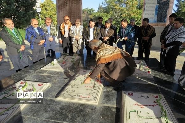 آیین عطر‌ افشانی و گل افشانی مزار شهدای مدافع حرم در شهرستان بجنورد