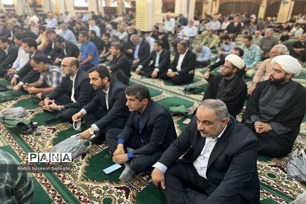 حضور روسا و مدیران آموزش و پرورش استان بوشهر در نماز جمعه