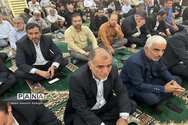 حضور روسا و مدیران آموزش و پرورش استان بوشهر در نماز جمعه