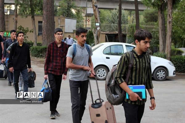 آیین استقبال چهل و یکمین دوره مسابقات قرآن، عترت و نماز دانش‌آموزان در کرمانشاه