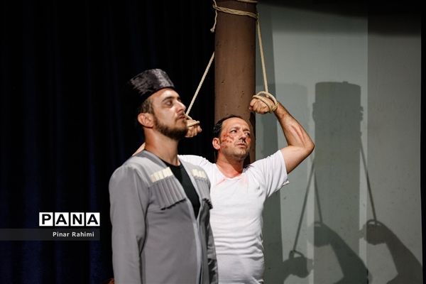 اجرای نمایش (آ شِیخ محمد خیابانی) در صحنه