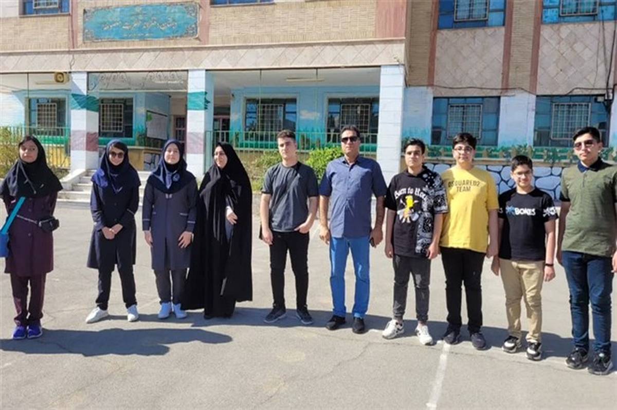 راهیابی دو دانش‌آموز رودهن به مرحله کشوری کارسوق ریاضی در اصفهان/فیلم