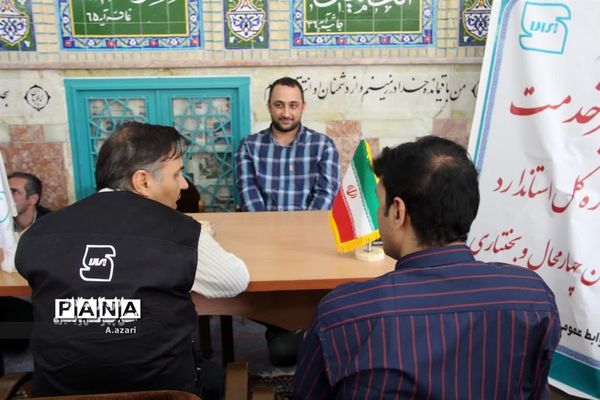 میزخدمت ادارات در میعادگاه نماز جمعه شهرکرد