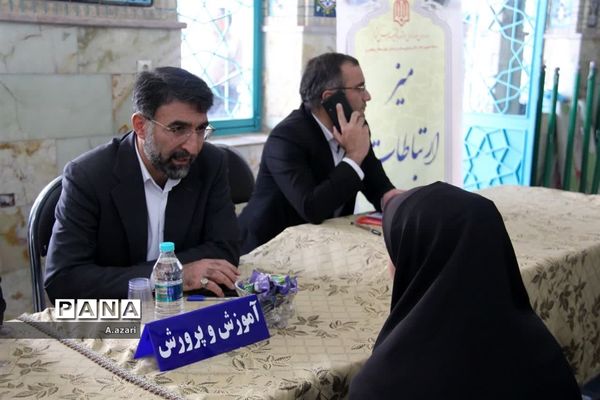 میزخدمت ادارات در میعادگاه نماز جمعه شهرکرد