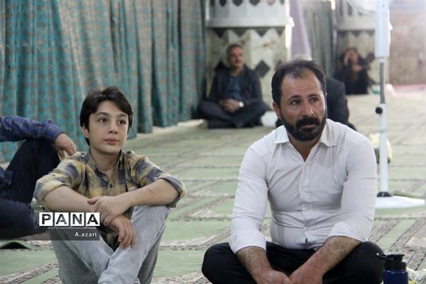 میزخدمت ادارات در میعادگاه نماز جمعه شهرکرد