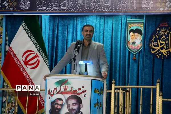 میزخدمت ادارات در میعادگاه نماز جمعه شهرکرد