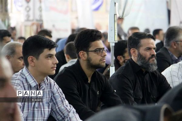 میزخدمت ادارات در میعادگاه نماز جمعه شهرکرد