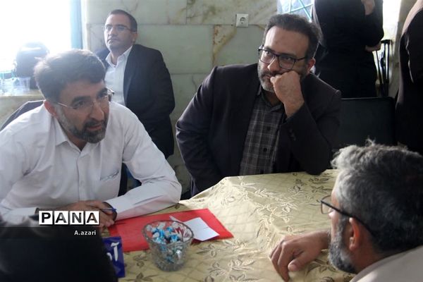 میزخدمت ادارات در میعادگاه نماز جمعه شهرکرد