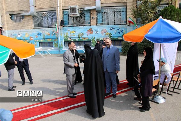 آیین نامگذاری و افتتاحیه  دبستان شهید محمود آهنی