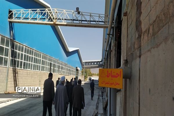 بازدید فرماندار کاشمر از کارخانه  کاشی زهره