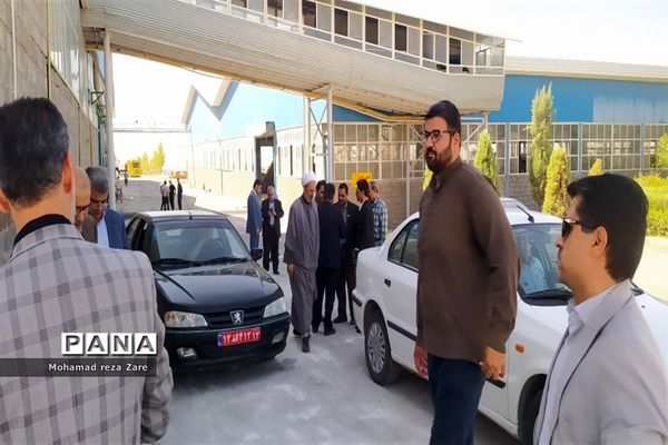 بازدید فرماندار کاشمر از کارخانه  کاشی زهره
