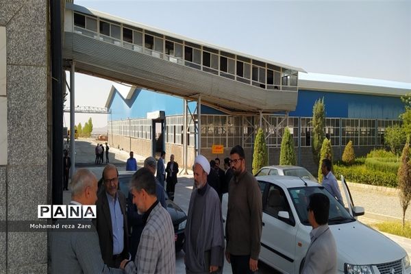 بازدید فرماندار کاشمر از کارخانه  کاشی زهره
