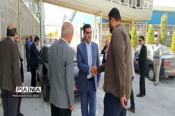 بازدید فرماندار کاشمر از کارخانه  کاشی زهره