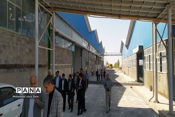 بازدید فرماندار کاشمر از کارخانه  کاشی زهره
