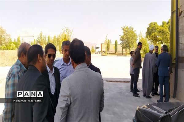 بازدید فرماندار کاشمر از کارخانه  کاشی زهره