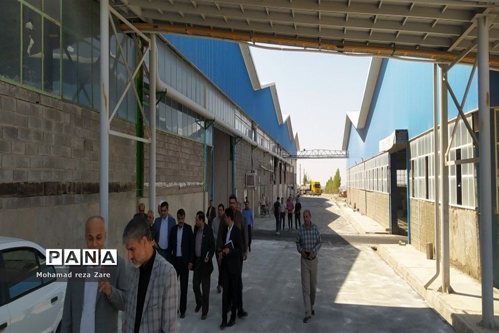 بازدید فرماندار کاشمر از کارخانه  کاشی زهره