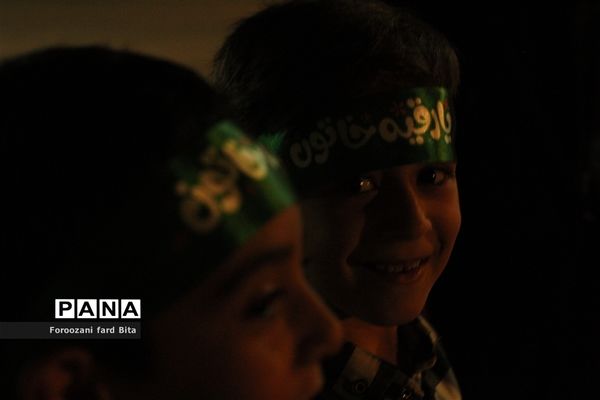 گوشه‌ای از حضور کودکان در عزاداری حضرت رقیه(س) در کانون ملی امام خمینی(ره) اردکان