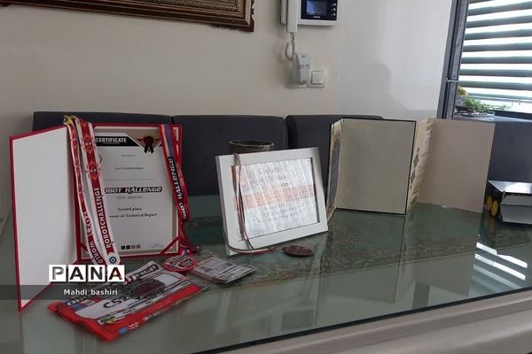 تجلیل از دانش‌آموز رودهنی مدال‌آور رباتیک جهانی پِکن