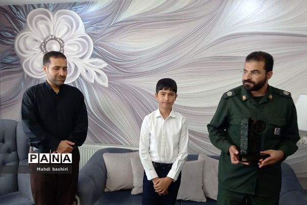 تجلیل از دانش‌آموز رودهنی مدال‌آور رباتیک جهانی پِکن