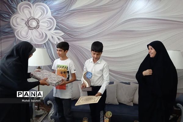 تجلیل از دانش‌آموز رودهنی مدال‌آور رباتیک جهانی پِکن