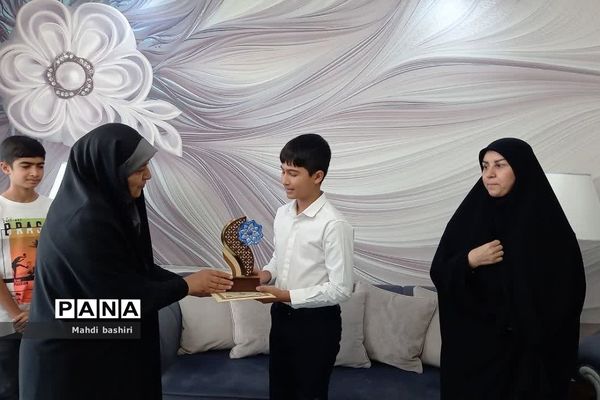 تجلیل از دانش‌آموز رودهنی مدال‌آور رباتیک جهانی پِکن