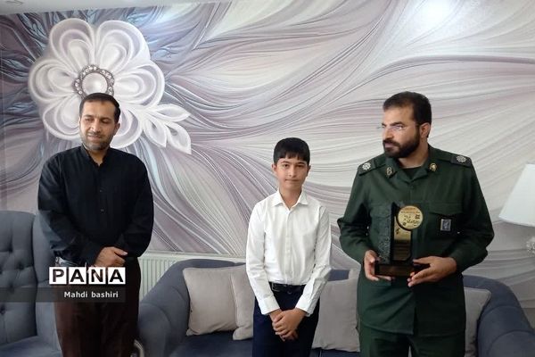 تجلیل از دانش‌آموز رودهنی مدال‌آور رباتیک جهانی پِکن