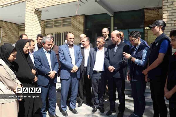 بازدید استاندار آذربایجان شرقی از اداره‌کل آموزش و پرورش استان و دیدار با  دانش آموز خبرنگاران پانا