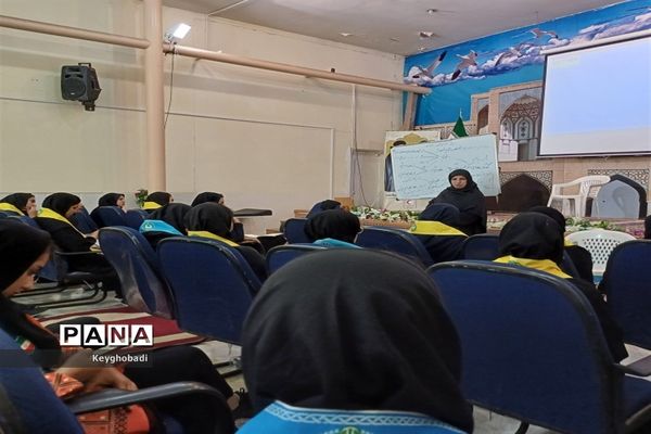 دوره آموزشی کمک‌های اولیه برای دانش‌آموزان عضو سازمان دانش‌آموزی استان اصفهان