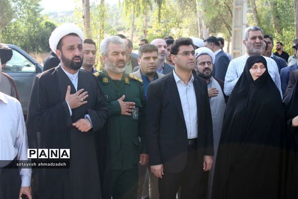 غبارروبی گلزار شهدا در گلوگاه