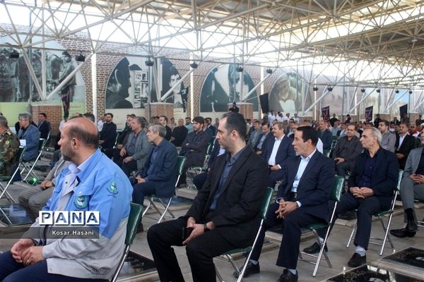 تجدید بیعت مسئولان استانی با شهیدان در اولین روز از هفته دولت