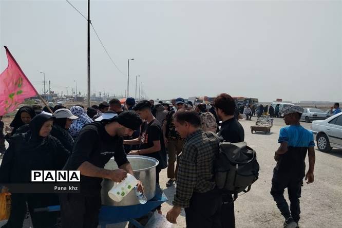 خدمترسانی به زائران اربعین در موکب فرهنگیان خوزستان