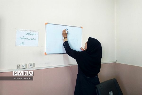 فعالیت مرکز مشاوره انتخاب رشته کنکور ویژه دانش‌آموزان در ملارد
