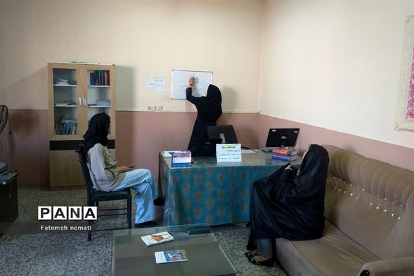 فعالیت مرکز مشاوره انتخاب رشته کنکور ویژه دانش‌آموزان در ملارد