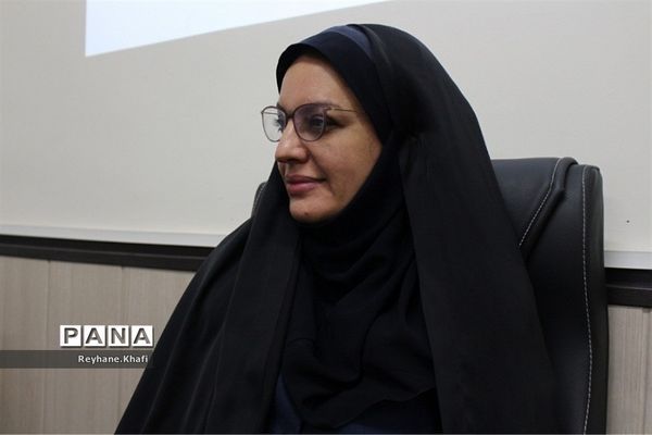 نشست هم‌اندیشی دختران تیم دانش‌آموزی تولید محتوا سازمان دانش‌آموزی شهرستان‌های تهران