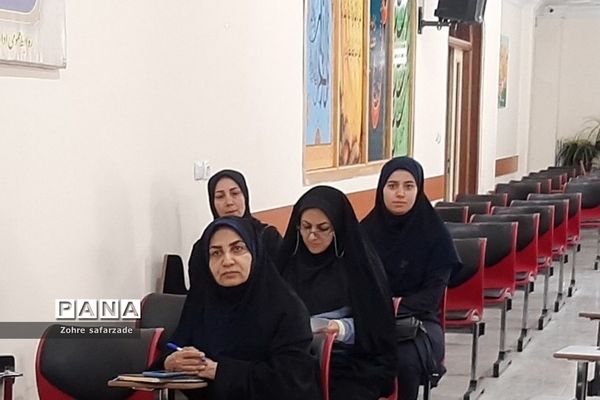 برگزاری وبینار آموزشی کارگروه پروژه مهر ۱۴۰۲ در آموزش و پرورش رودهن