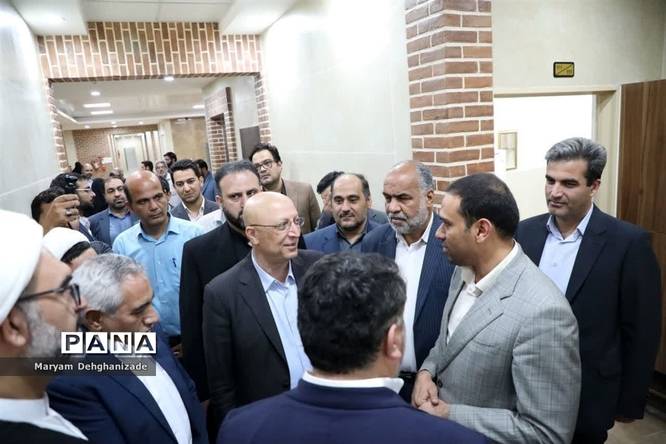 بازدید وزیر علوم، تحقیقات و فناوری کشور از خوابگاه دانشجویی و دانشکده پردیس مهریز