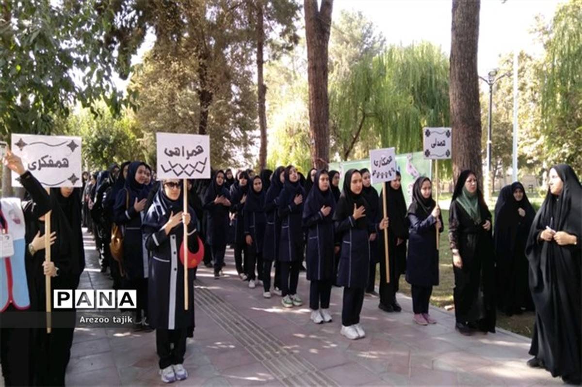 افتتاحیه طرح یک‌روزه اردوی دانش‌آموزی در شهرستان ورامین /فیلم