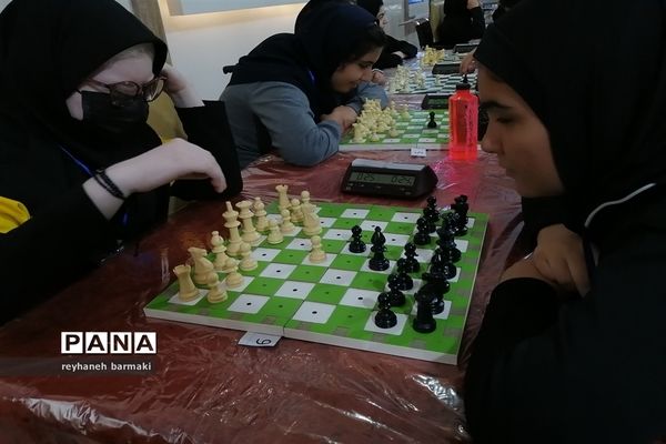 مسابقات شطرنج دختران با آسیب بینایی و جسمی حرکتی کشور در مشهد مقدس